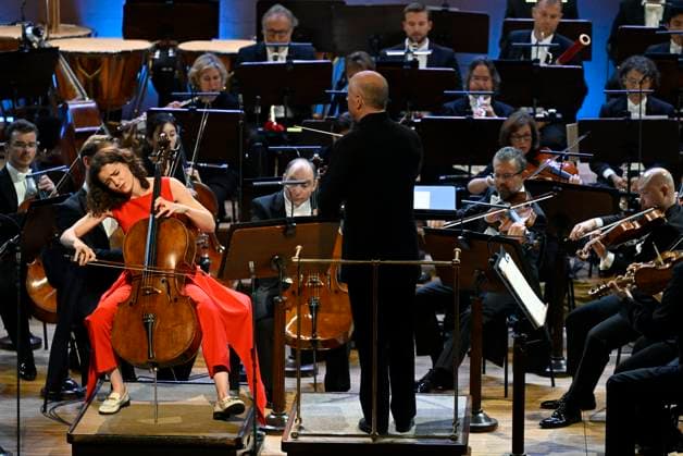 Cellist Anastasia Kobekina and conductor Paavo Jarvi perform during the concert of Zurich s Tonhalle-Orchester at the Dvorak s Prague international music festival in Prague, Czech Republic, September 7, 2023. (CTKxPhoto KaterinaxSulova) CTKPhotoP2023090708252  CTKPhotoP2023090708252