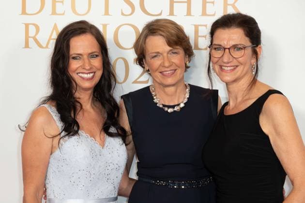 v l Grit LEITHAEUSER, Radiozentrale, Elke BUEDENBENDER, Büdenbender, First Lady, wife of Frank Walter Steinmeier, Katja MARX, NDR, Red Carpet, Red Carpet Show, Arrival, Arrival, Presentation of the German Radio Award 2023 in Hamburg on 07 09 2022,