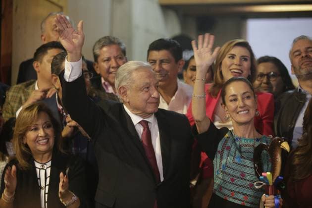 September 8, 2023, Mexico City, Mexico City, Mexico: ANDRES MANUEL LOPEZ OBRADOR president of the United Mexican States and CLAUDIA SHEINBAUM PARDO greeting the people at the ceremony of handing over the baton. Mexico City Mexico - ZUMAs310 20230908_zip_s310_004 Copyright: xLuisxExSalgadox