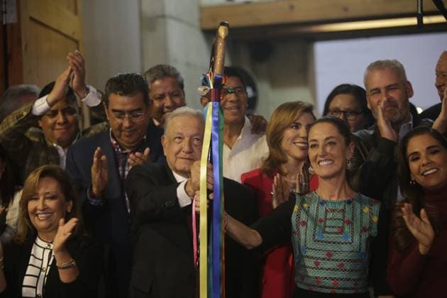 News Bilder des Tages September 8, 2023, Mexico City, Mexico City, Mexico: ANDRES MANUEL LOPEZ OBRADOR, President of the United Mexican States, hands over the baton to CLAUDIA SHEINBAUM PARDO. Mexico City Mexico - ZUMAs310 20230908_zip_s310_008 Copyright: xLuisxExSalgadox
