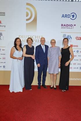 GERMAN RADIO AWARD 2023 07 09 2023 Grit Leithäuser,Elke Büdenbender, Peter Tschentscher, Eva Maria Tschentscher, Katja Marx Program Director NDR , German Radio Award 2023 ceremony at the Neue Flora, Hamburg, 07 09 2023 Copyright: xEventpressxMPx