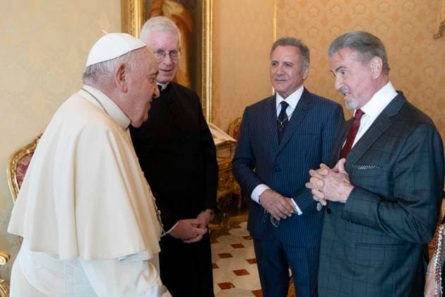 Bilder des Jahres 2023, News 09 September News Themen der Woche KW36 News Bilder des Tages September 8, 2023, Roma: Papa Francesco riceve in udienza in Vaticano l attore e regista americano Sylvester Stallone, Citta del Vaticano, 8 settembre 2023. .A handout photo made available by the Vatican Media shows Pope Francis (L) and US actor and director Sylvester Stallone (R) during a meeting in Vatican City, 8 September 2023..ANSA VATICAN MEDIA ++HO - NO SALES EDITORIAL USE ONLY+ Roma  - ZUMAa110 20230908_zaf_a110_019 Copyright: xDivisionexProduzionexFotograficax