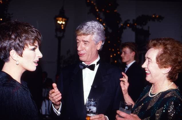 Showparty nach der Rudi-Carrell-Show : Liza Minnelli, Rudi Carrell und Gerda Schmidt, Deutschland um 1989. Copyright: HartwigxValdmanis Nur redaktionelle Nutzung. Editorial usage only. VAL_720002106