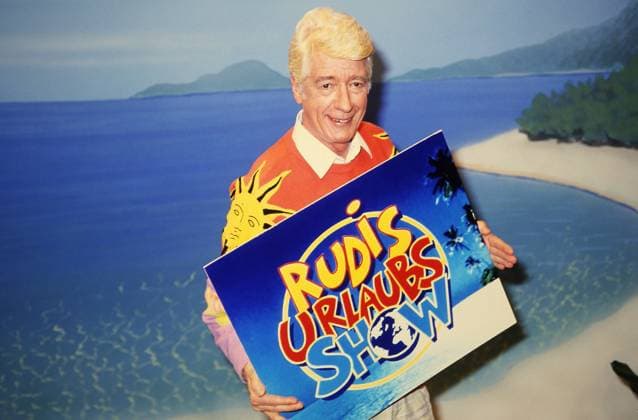 Rudis Urlaubsshow, Fernsehen, RTL Reiseshow-Serie, Deutschland, 1994, Moderator Rudi Carrell präsentiert kuriose Urlaubsereignisse. Copyright: HartwigxValdmanis Nur redaktionelle Nutzung. Editorial usage only. VAL_7205002396
