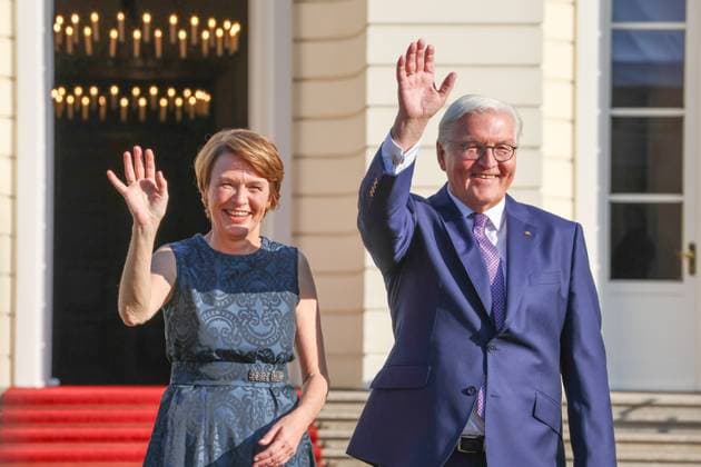 News Themen der Woche KW36 News Bilder des Tages Bürgerfest des Bundespräsidenten DEU, Deutschland, Berlin, 08.09.2023: Elke Büdenbender, Ehefrau des Bundespräsidenten und Frank-Walter Steinmeier, Bundespräsident *** Civic celebration of the Federal President DEU, Germany, Berlin, 08 09 2023 Elke Büdenbender, wife of the Federal President and Frank Walter Steinmeier, Federal President.
