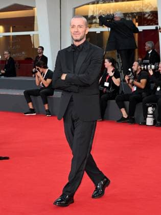 Filmfestspiele in Venedig, Nuovo Imaie Talent Award 2023 - roter Teppich Venice, 80th Venice Film Festival 2023 - Evening 10 - NuovoImaie Venice Award 2023 Red Carpet - In the photo Raffaele Riefoli, Raf  Copyright: xSimonexComix xipa-agency.netx xPoolxPhotoxEventsx02x IPA_IPA40156620