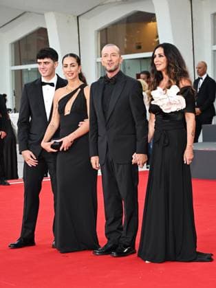 Filmfestspiele in Venedig, Nuovo Imaie Talent Award 2023 - roter Teppich Venice, 80th Venice Film Festival 2023 - Evening 10 - NuovoImaie Venice Award 2023 Red Carpet - In the photo Raffaele Riefoli, Raf with wife and children Raffaele Riefoli, aka Raf, Gabriella Labate, Bianca Aleida Riefoli and Samuele Riefoli  Copyright: xSimonexComix xipa-agency.netx xPoolxPhotoxEventsx02x IPA_IPA40156628