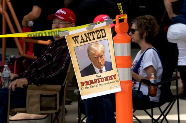 News Themen der Woche KW36 News Bilder des Tages September 08, 2023 - Rapid City, South Dakota, USA - People gather on a Friday afternoon to hear Donald Trump speak at the South Dakota GOP s Monumental Leaders Rally at the Monument. Rapid City USA - ZUMAce6_ 20230908_zaf_ce6_001 Copyright: xBrianxCahnx
