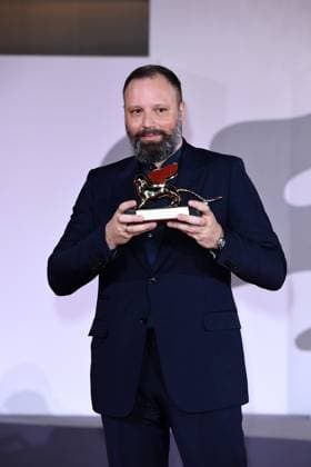 80th Venice Film Festival 2023, Awards ceremony - Awards ceremony . Pictured: GOLDEN LION for best film to: POOR THINGS by Yorgos Lanthimos  Copyright: xAlbertoxTerenghix xipa-agency.nex xPoolxPhotoxEventsx02x IPA_IPA40181884