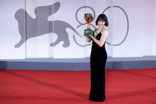Venice Winners Red Carpet Cailee Spaeny poses with the Volpi Cup for Best Actress Award for ?Priscilla? during the Winners Red Carpet as part of the 80th Venice Film Festival (Mostra) in Venice, Italy on September 09, 2023. Photo by Aurore Marechal ABACAPRESS.COM Venice Italy  Copyright: xMarechalxAurore ABACAx 867017_122 MarechalxAurore ABACAx 867017_122