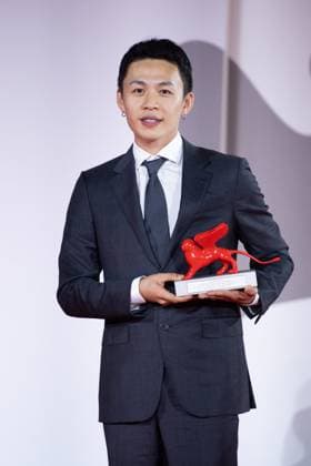 Venice Winners Red Carpet Lee Hong-Chi poses with the Lion of the Future - Luigi De Laurentiis Award for a Debut Film for film Love Is A Gun during the Winners Red Carpet as part of the 80th Venice Film Festival (Mostra) in Venice, Italy on September 09, 2023. Photo by Aurore Marechal ABACAPRESS.COM Venice Italy  Copyright: xMarechalxAurore ABACAx 867017_008 MarechalxAurore ABACAx 867017_008