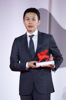 Venice Winners Red Carpet Lee Hong-Chi poses with the Lion of the Future - Luigi De Laurentiis Award for a Debut Film for film Love Is A Gun during the Winners Red Carpet as part of the 80th Venice Film Festival (Mostra) in Venice, Italy on September 09, 2023. Photo by Aurore Marechal ABACAPRESS.COM Venice Italy  Copyright: xMarechalxAurore ABACAx 867017_010 MarechalxAurore ABACAx 867017_010
