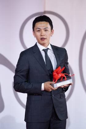 Venice Winners Red Carpet Lee Hong-Chi poses with the Lion of the Future - Luigi De Laurentiis Award for a Debut Film for film Love Is A Gun during the Winners Red Carpet as part of the 80th Venice Film Festival (Mostra) in Venice, Italy on September 09, 2023. Photo by Aurore Marechal ABACAPRESS.COM Venice Italy  Copyright: xMarechalxAurore ABACAx 867017_012 MarechalxAurore ABACAx 867017_012