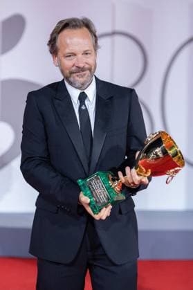 Venice Winners Red Carpet Peter Sarsgaard poses with the Coppa Volpi for Best Actor for the movie Memory during the Winners Red Carpet as part of the 80th Venice Film Festival (Mostra) in Venice, Italy on September 09, 2023. Photo by Aurore Marechal ABACAPRESS.COM Venice Italy  Copyright: xMarechalxAurore ABACAx 867017_026 MarechalxAurore ABACAx 867017_026