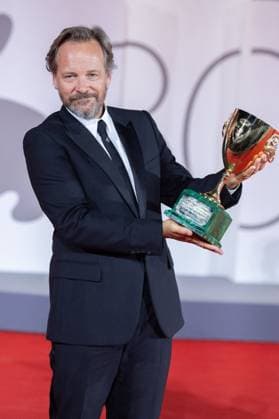 Venice Winners Red Carpet Peter Sarsgaard poses with the Coppa Volpi for Best Actor for the movie Memory during the Winners Red Carpet as part of the 80th Venice Film Festival (Mostra) in Venice, Italy on September 09, 2023. Photo by Aurore Marechal ABACAPRESS.COM Venice Italy  Copyright: xMarechalxAurore ABACAx 867017_027 MarechalxAurore ABACAx 867017_027