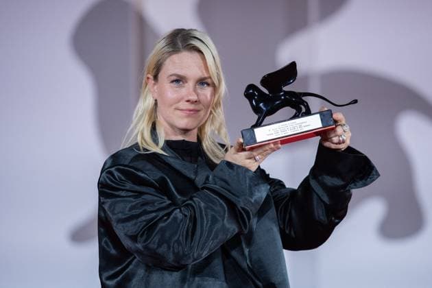 Venice Winners Red Carpet Mika Gustafson poses with the Best Director Award for film Paradise Is Burning during the Winners Red Carpet as part of the 80th Venice Film Festival (Mostra) in Venice, Italy on September 09, 2023. Photo by Aurore Marechal ABACAPRESS.COM Venice Italy  Copyright: xMarechalxAurore ABACAx 867017_040 MarechalxAurore ABACAx 867017_040