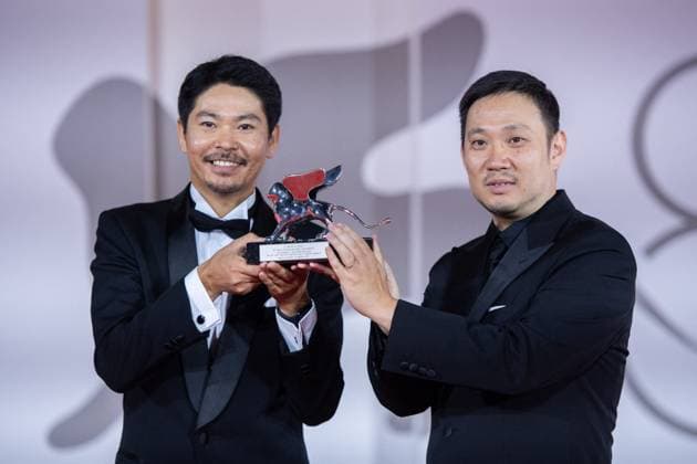 Venice Winners Red Carpet Hitoshi Omika and Ryusuke Hamaguchi pose with the Silver Lion Grand Jury Prize Award for Evil Does Not Exist during the Winners Red Carpet as part of the 80th Venice Film Festival (Mostra) in Venice, Italy on September 09, 2023. Photo by Aurore Marechal ABACAPRESS.COM Venice Italy  Copyright: xMarechalxAurore ABACAx 867017_042 MarechalxAurore ABACAx 867017_042