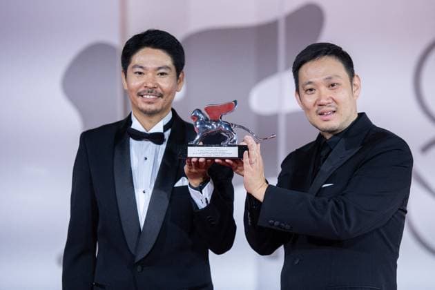 Venice Winners Red Carpet Hitoshi Omika and Ryusuke Hamaguchi pose with the Silver Lion Grand Jury Prize Award for Evil Does Not Exist during the Winners Red Carpet as part of the 80th Venice Film Festival (Mostra) in Venice, Italy on September 09, 2023. Photo by Aurore Marechal ABACAPRESS.COM Venice Italy  Copyright: xMarechalxAurore ABACAx 867017_044 MarechalxAurore ABACAx 867017_044