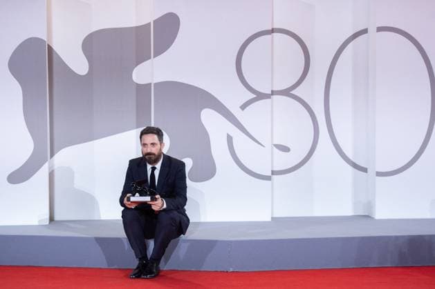Venice Winners Red Carpet Pablo Larrain poses with the Lion for Best Screenplay for his film El Conde during the Winners Red Carpet as part of the 80th Venice Film Festival (Mostra) in Venice, Italy on September 09, 2023. Photo by Aurore Marechal ABACAPRESS.COM Venice Italy  Copyright: xMarechalxAurore ABACAx 867017_053 MarechalxAurore ABACAx 867017_053