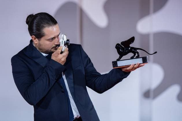 Venice Winners Red Carpet Alain Parroni poses with the Horizons Special Jury Prize Award for Una Sterminata Domenica during the Winners Red Carpet as part of the 80th Venice Film Festival (Mostra) in Venice, Italy on September 09, 2023. Photo by Aurore Marechal ABACAPRESS.COM Venice Italy  Copyright: xMarechalxAurore ABACAx 867017_088 MarechalxAurore ABACAx 867017_088