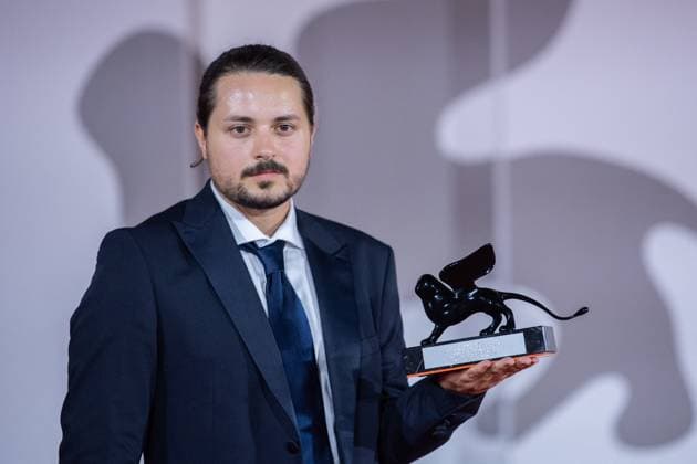 Venice Winners Red Carpet Alain Parroni poses with the Horizons Special Jury Prize Award for Una Sterminata Domenica during the Winners Red Carpet as part of the 80th Venice Film Festival (Mostra) in Venice, Italy on September 09, 2023. Photo by Aurore Marechal ABACAPRESS.COM Venice Italy  Copyright: xMarechalxAurore ABACAx 867017_089 MarechalxAurore ABACAx 867017_089