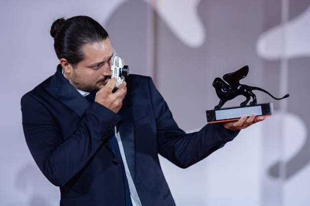 Venice Winners Red Carpet Alain Parroni poses with the Horizons Special Jury Prize Award for Una Sterminata Domenica during the Winners Red Carpet as part of the 80th Venice Film Festival (Mostra) in Venice, Italy on September 09, 2023. Photo by Aurore Marechal ABACAPRESS.COM Venice Italy  Copyright: xMarechalxAurore ABACAx 867017_090 MarechalxAurore ABACAx 867017_090