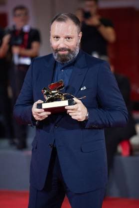 Venice Winners Red Carpet Yorgos Lanthimos poses with the Golden Lion for Best Film for Poor Things during the Winners Red Carpet as part of the 80th Venice Film Festival (Mostra) in Venice, Italy on September 09, 2023. Photo by Aurore Marechal ABACAPRESS.COM Venice Italy  Copyright: xMarechalxAurore ABACAx 867017_098 MarechalxAurore ABACAx 867017_098