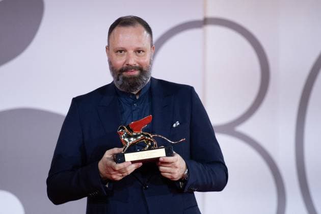 Venice Winners Red Carpet Yorgos Lanthimos poses with the Golden Lion for Best Film for Poor Things during the Winners Red Carpet as part of the 80th Venice Film Festival (Mostra) in Venice, Italy on September 09, 2023. Photo by Aurore Marechal ABACAPRESS.COM Venice Italy  Copyright: xMarechalxAurore ABACAx 867017_104 MarechalxAurore ABACAx 867017_104