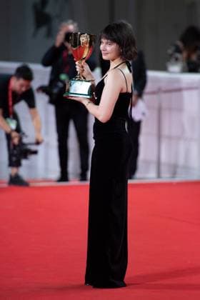 Venice Winners Red Carpet Cailee Spaeny poses with the Volpi Cup for Best Actress Award for ?Priscilla? during the Winners Red Carpet as part of the 80th Venice Film Festival (Mostra) in Venice, Italy on September 09, 2023. Photo by Aurore Marechal ABACAPRESS.COM Venice Italy  Copyright: xMarechalxAurore ABACAx 867017_107 MarechalxAurore ABACAx 867017_107