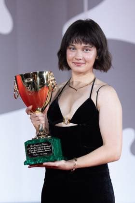 Venice Winners Red Carpet Cailee Spaeny poses with the Volpi Cup for Best Actress Award for ?Priscilla? during the Winners Red Carpet as part of the 80th Venice Film Festival (Mostra) in Venice, Italy on September 09, 2023. Photo by Aurore Marechal ABACAPRESS.COM Venice Italy  Copyright: xMarechalxAurore ABACAx 867017_112 MarechalxAurore ABACAx 867017_112