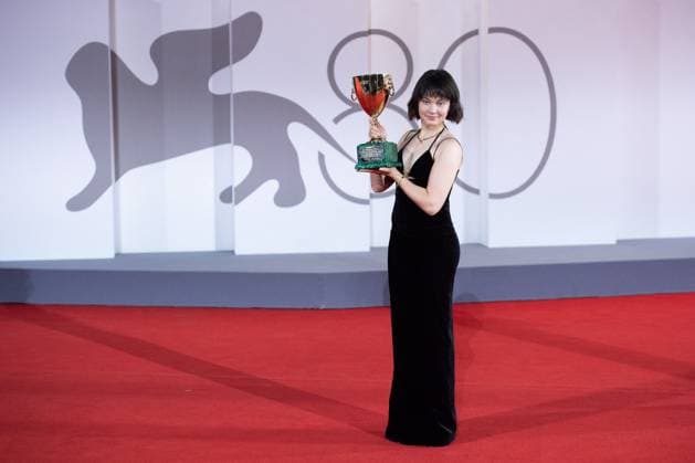 Venice Winners Red Carpet Cailee Spaeny poses with the Volpi Cup for Best Actress Award for ?Priscilla? during the Winners Red Carpet as part of the 80th Venice Film Festival (Mostra) in Venice, Italy on September 09, 2023. Photo by Aurore Marechal ABACAPRESS.COM Venice Italy  Copyright: xMarechalxAurore ABACAx 867017_120 MarechalxAurore ABACAx 867017_120