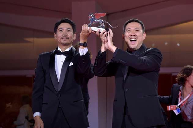 Hitoshi Omika and RyÃ»suke Hamaguchi pose with the Silver Lion Grand Jury Prize Award for Evil Does Not Exist at the winner s photocall at the 80th Venice International Film Festival on Saturday, September 9, 2023 in Venice, Italy.  VEN2023090979 RoccoxSpaziani