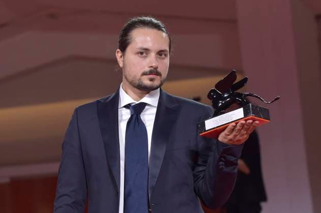 Alain Parroni poses with the Horizons Special Jury Prize Award for Una Sterminata Domenica at the winner s photocall at the 80th Venice International Film Festival on Saturday, September 9, 2023 in Venice, Italy.  VEN2023090972 RoccoxSpaziani