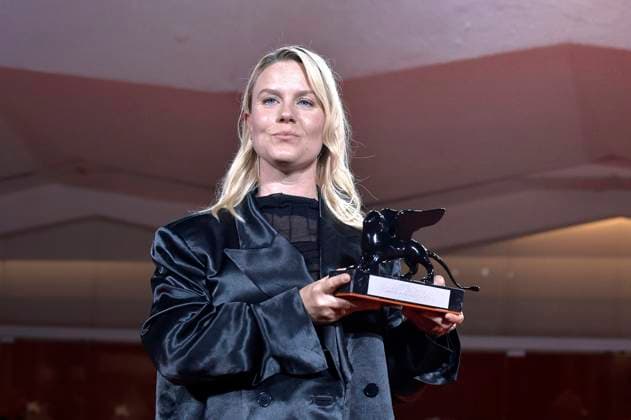 Mika Gustafson poses with the Best Director Award for film Paradise Is Burning at the winner s photocallat the 80th Venice International Film Festival on Saturday, September 9, 2023 in Venice, Italy.  VEN2023090999 RoccoxSpaziani