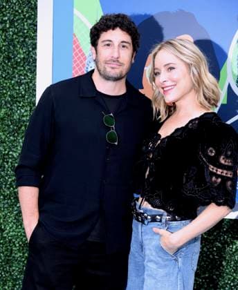 Celebs Arrive At US Open - NYC Jason Biggs with his wife Jenny Mollen arrive at The Women s Final between Coco Gauff and Aryna Sabalenka at The US Open in New York City, NY, USA on September 9, 2023. Photo by Charles Guerin ABACAPRESS.COM New York City NY United States  Copyright: xGuerinxCharles ABACAx 867036_034 GuerinxCharles ABACAx 867036_034