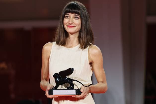 News - Winners Photocall - The 80th Venice International Film Festival Katia Khazak poses with the Horizons Best Actor Award on the name of Tergel Bold-Erdene for City of Wind at the winner s photocall at the 80th Venice International Film Festival on September 09, 2023 in Venice, Italy. Photo: Cinzia Camela. Lido di Venezia Palazzo del Cinema Italy Copyright: xCinziaxCamelax xLiveMediax LPN_1048438