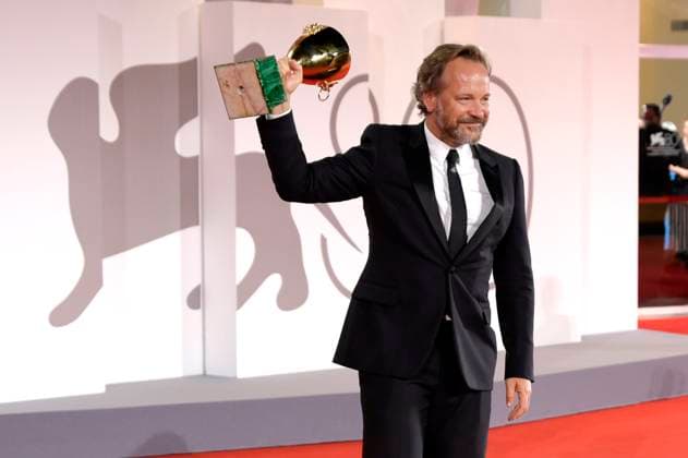 Peter Sarsgaard with the Coppa Volpi for Best Actor in Memory at the photocall with the winners of the Biennale di Venezia 2023 80 Venice International Film Festival at Palazzo del Casino Venice, 09 09 2023. Foto:xA.xM.xTinghinox xFuturexImagex preistraeger_3914