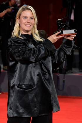 Mika Gustafson with the directing award for Paradise Is Burning at the photocall with the winners of the Biennale di Venezia 2023 80 Venice International Film Festival at Palazzo del Casino Venice, 09 09 2023. Foto:xA.xM.xTinghinox xFuturexImagex preistraeger_3916