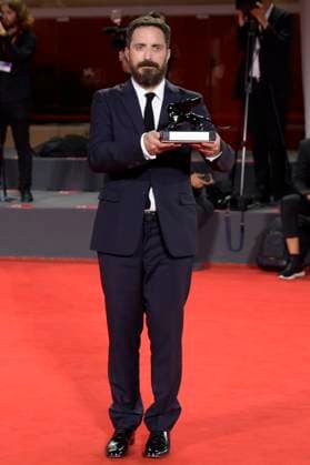 Pablo Larrain with the Lion for Best Screenplay for El Conde at the photocall with the winners of the Biennale di Venezia 2023 80 Venice International Film Festival at Palazzo del Casino Venice, 09 09 2023. Foto:xA.xM.xTinghinox xFuturexImagex preistraeger_3928