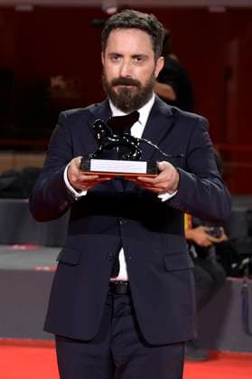 Pablo Larrain with the Lion for Best Screenplay for El Conde at the photocall with the winners of the Biennale di Venezia 2023 80 Venice International Film Festival at Palazzo del Casino Venice, 09 09 2023. Foto:xA.xM.xTinghinox xFuturexImagex preistraeger_3929