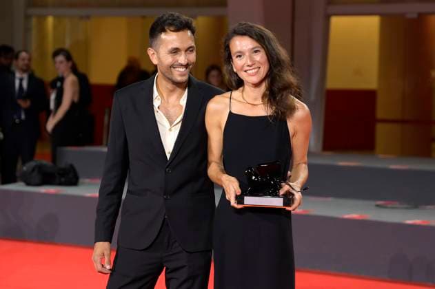 Ilan Cohen and Marion Burger with the immersive performance award at Emperor at the photocall with the Biennale di Venezia 2023 80 Venice International Film Festival at Palazzo del Casino Venice, 09 09 2023. Foto:xA.xM.xTinghinox xFuturexImagex preistraeger_3935
