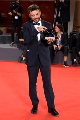 Enrico Maria Artale with the Orizzonti Award for best screenplay at the photocall with the winners of the Biennale di Venezia 2023 80 Venice International Film Festival at Palazzo del Casino Venice, 09 09 2023. Foto:xA.xM.xTinghinox xFuturexImagex preistraeger_3950