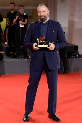 Yorgos Lanthimos with the Golden Lion for Best Fim Poor Things at the photocall with the winners of the Biennale di Venezia 2023 80 Venice International Film Festival at Palazzo del Casino Venice, 09 09 2023. Foto:xA.xM.xTinghinox xFuturexImagex preistraeger_3954