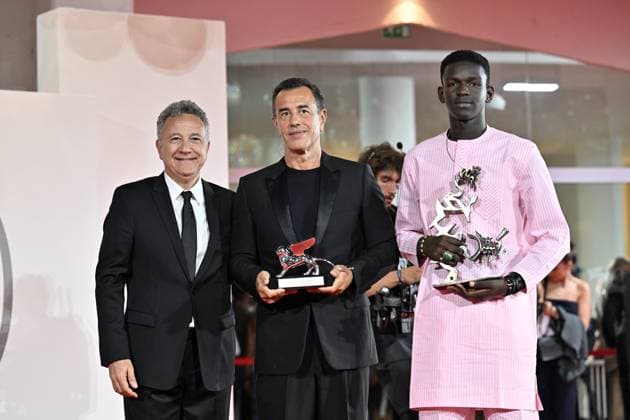 Winners photocall - The 80th Venice International Film Festival, 09 set 2023 - Venice Italy Matteo Garrone, the Silver Lion for Best Director, Seydou Sarr, best emerging actor attends the winner photocall - The 80th Venice International Film Festival, 09 set 2023 - Venice Italy, Credit:Maria Laura Antonelli Avalon Italy, Venice  Copyright: xMariaxLauraxAntonellix xAvalonx 0804145597