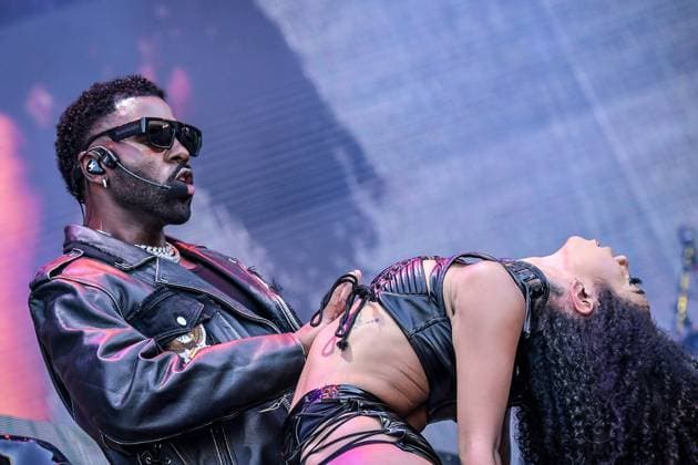 Entertainment Themen der Woche KW36 Entertainment Bilder des Tages Entertainment Musik, Lollapalooza Berlin 10.09.2023, xdanx, Entertainment Musik, Lollapalooza Berlin, v.l.Jason Derulo steht beim Lollapalooza Festival am Berliner Olympiastadion auf der Bühne. Die 7. Ausgabe des Musikfestivals in Berlin findet vom 09..09.2023 - 10.09.2023 statt. Berlin Olympiastadion Berlin Berlin Deutschland (DE) *** Entertainment music, Lollapalooza Berlin 10 09 2023, xdanx, entertainment music, Lollapalooza Berlin, v l Jason Derulo performs on stage at Lollapalooza Festival at Berlin Olympic Stadium The 7 edition of the music festival in Berlin will take place from 09 09 2023 10 09 2023 Berlin Olympic Stadium Berlin Germany EN Copyright: xDanielxLakomskix