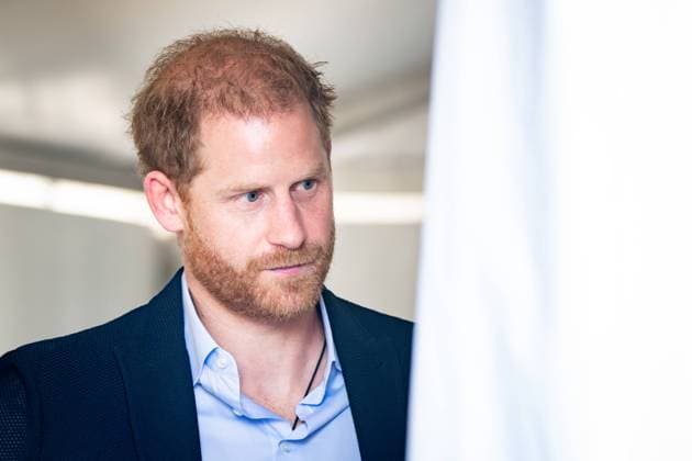 Prinz Harry zu Besuch bei den Invictus Games 2023 in Duesseldorf Prinz Harry, Duke of Sussex im Portrait im Gespraech mit Wettkaempfer der Invictus Games 2023 in Duesseldorf, Duesseldorf, 11.09.2023 Duesseldorf Nordrhein-Westfalen Deutschlannd *** Prince Harry visiting the Invictus Games 2023 in Duesseldorf Prince Harry, Duke of Sussex in portrait talking to bettors of the Invictus Games 2023 in Duesseldorf, Duesseldorf, 11 09 2023 Duesseldorf Nordrhein Westfalen Deutschlannd