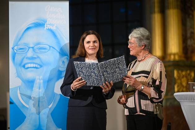 Exiled Belarusian opposition leader Svetlana Tikhanovskaya L accepts the 2023 Anna Lindh Prize from former Swedish Foreign Minister Lena Hjelm WallÃ n during a memorial ceremony held at Katarina church in Stockholm, Sweden September 11 2023, 20 years after Swedish politician and Minister for Foreign Affairs Anna Lindh was murdered Stockholm Sweden x10080x  Copyright: xFredrikxSandberg TTx ANNA LINDH PRIZE 2023 TTNEWS021723