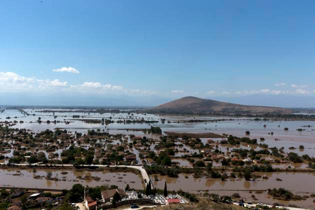 Bilder des Jahres 2023, News 09 September News Themen der Woche KW37 (230912) -- KARDITSA, Sept. 12, 2023 -- This photo taken on Sept. 11, 2023 shows flooded houses in Karditsa, Thessaly region, Greece. Greek Prime Minister Kyriakos Mitsotakis announced on Sunday the first package of relief measures for the flood-stricken regions in central Greece, as the flood-caused death toll increased to 15, Greek national broadcaster ERT reported. ) GREECE-KARDITSA-FLOOD-DAMAGE MariosxLolos 