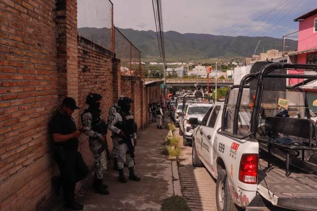 September 12, 2023, Chilpancingo, Guerrero, Mexico: Elements of the National Guard and Prosecutor s Office of the State of Guerrero secure the perimeter of the crime scene of Delegate Fernando Garcia Fernandez Chilpancingo Mexico - ZUMA 20230912_int_j170_003 Copyright: xDavidxJuarezx