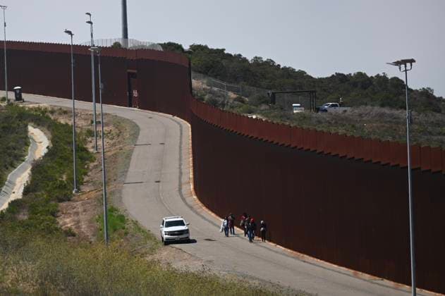 September 12, 2023, Tijuana, Baja California, Mexico: Around a hundred people are stuck between the two US-Mexico border fences dividing Tijuana and San Diego on Tuesday, September 12, 2023, as viewed from Tijuana, Mexico. Tijuana Mexico - ZUMAm180 20230912_zip_m180_008 Copyright: xCarlosxA.xMorenox